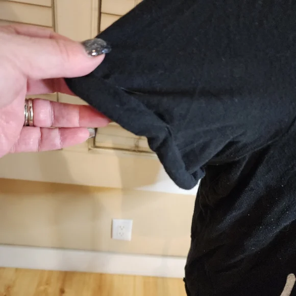 Wild Fable Women's Friends Inspired Disney T-shirt ✨️ - Picture 6 of 8